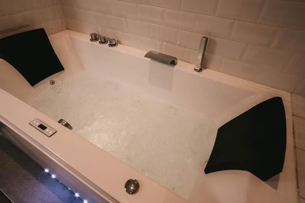 Ultimate Comfort ! Jacuzzi & Sauna. Besancon Exterior photo